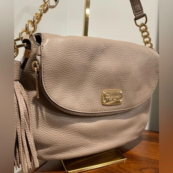 Michael Michael Kors Bedford Tassel Pebbled Leather Shoulder Bag in Taupe - Picture 3 of 10